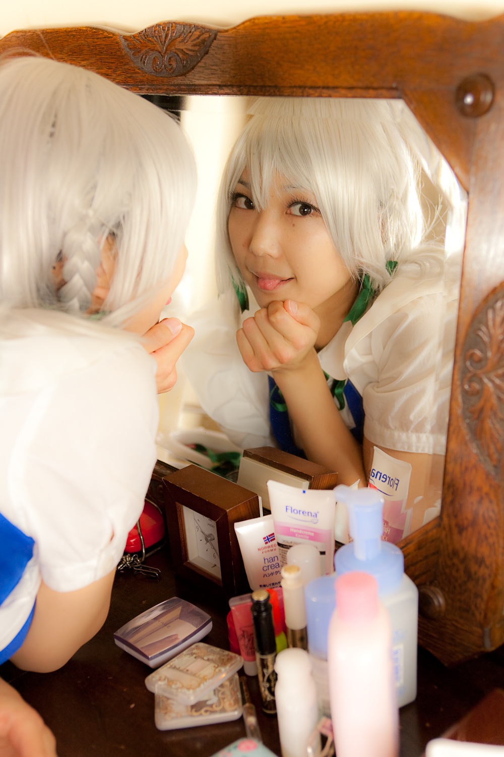 cosplay美女套图 c77 Sakuya Izayoi　白丝假发扮相(1)